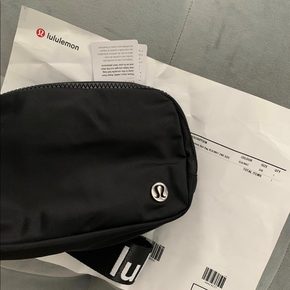 NEW LULULEMON EVERYWHERE BELT BAG IN BLACK WITH WHITE LOGO - Picture 8 of 10